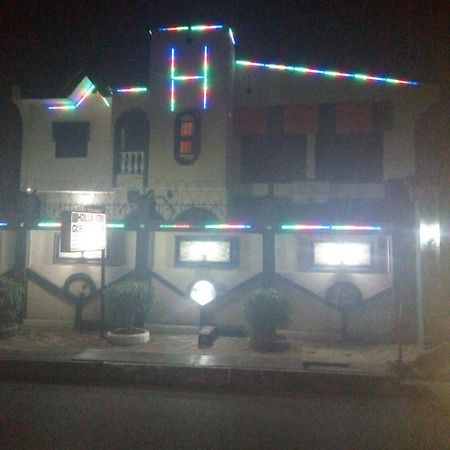 Holla-Jobi Guest House Лагос Екстериор снимка